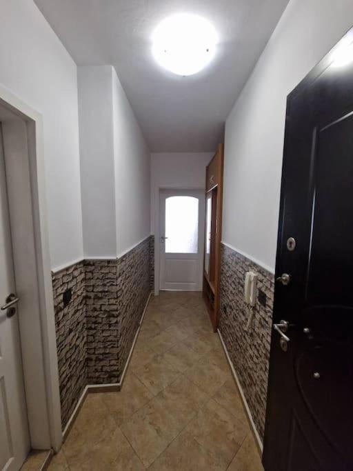 Cozy Central In Outskirts Of Old Apartment Sofia